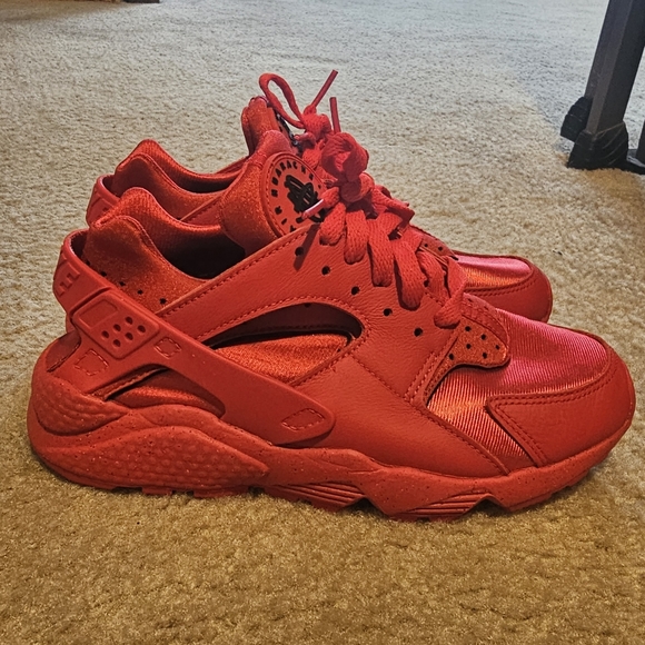 Nike Air Huarache Red Shoe - Picture 14 of 15